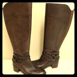 GORGEOUS Brown leather wide calf Marc Fisher